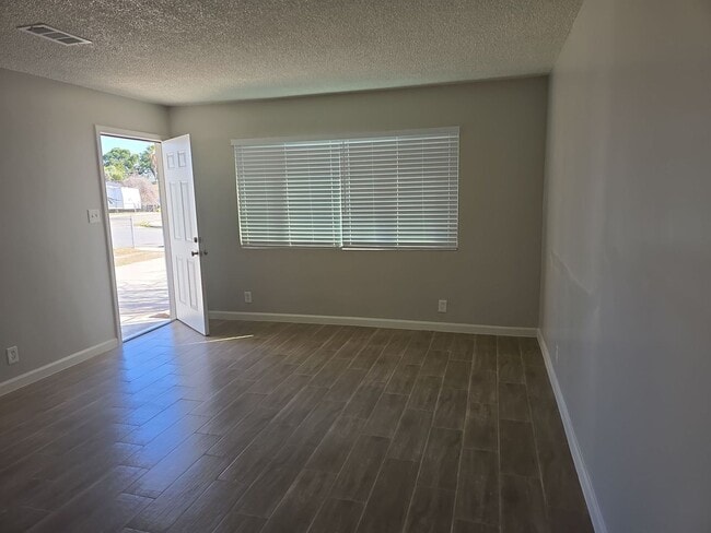 Photo - North Bakersfield- house 3bed/2 bath