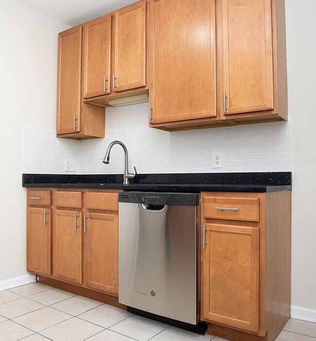 Photo - 1249 W Henderson St Unit 3