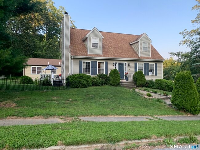 Building Photo - 160 Russell St