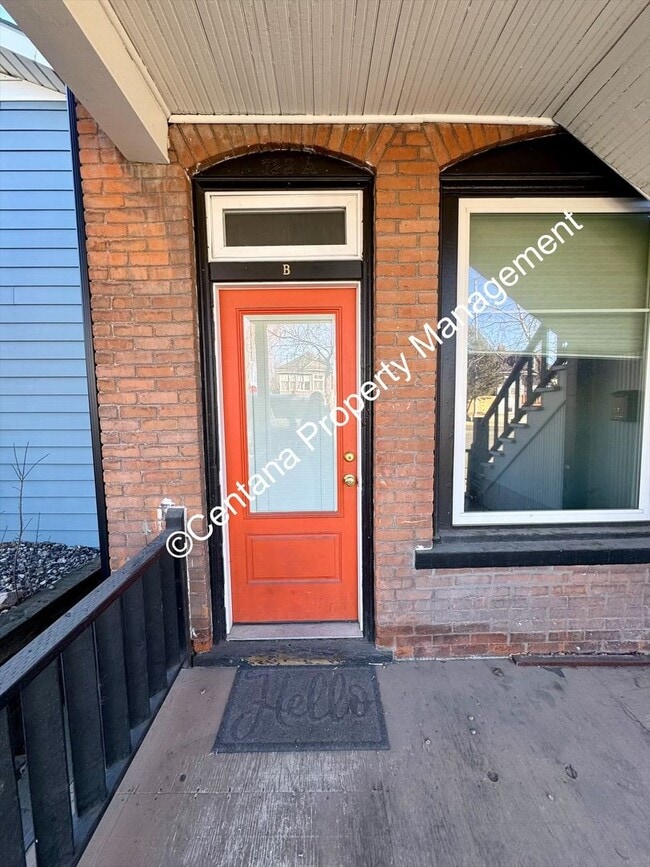 Building Photo - 722 S Montana St Unit B