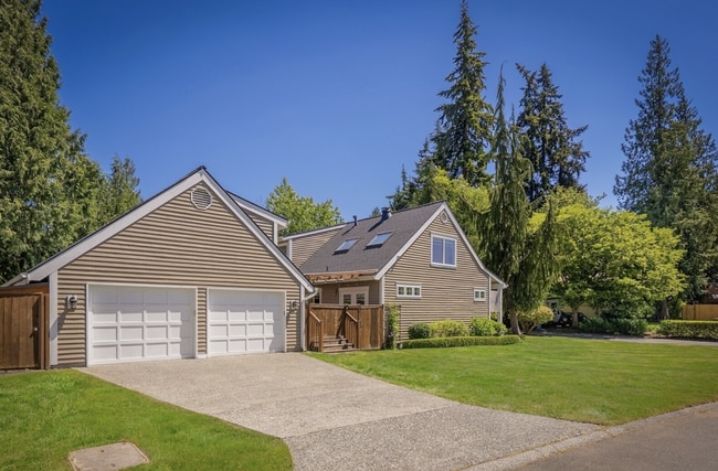 Building Photo - 4 Bedroom PLUS Above Garage Bonus Room in Bothell! Air Conditioned!