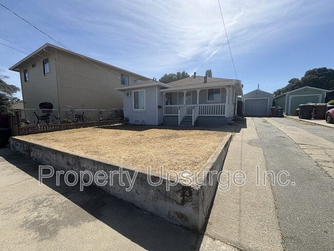 Photo - 104 E 6th St