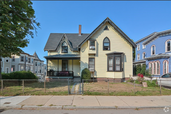 Building Photo - 139 Hillside St Unit 1 Rental