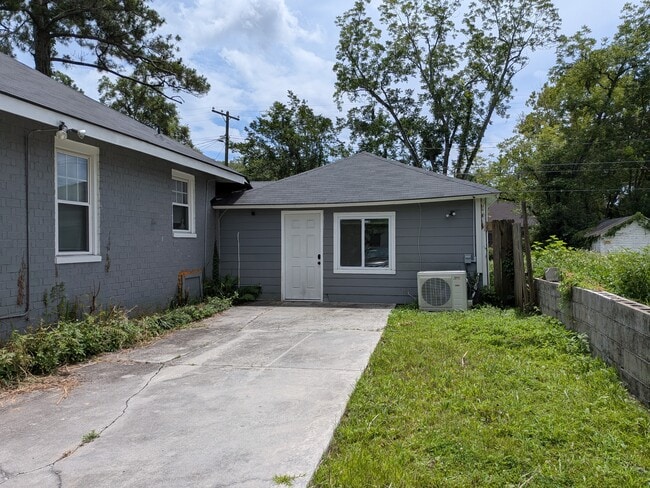 Building Photo - 1325 E 40th St Unit B