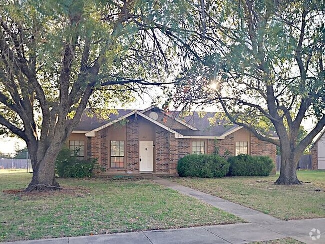 Building Photo - No Application Fees* $500 off 1st months r... Rental