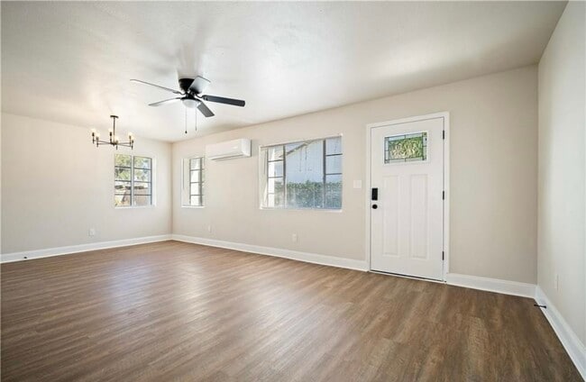 Photo - 1704 McGill Ave