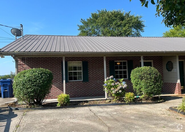 Building Photo - 1151/1153 Chucky Pike Duplex Unit 1151 N. Chucky  Pike Rental