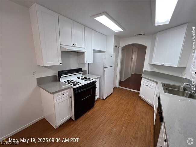 Building Photo - 1533 Linnbaker Ln Unit 104 Rental