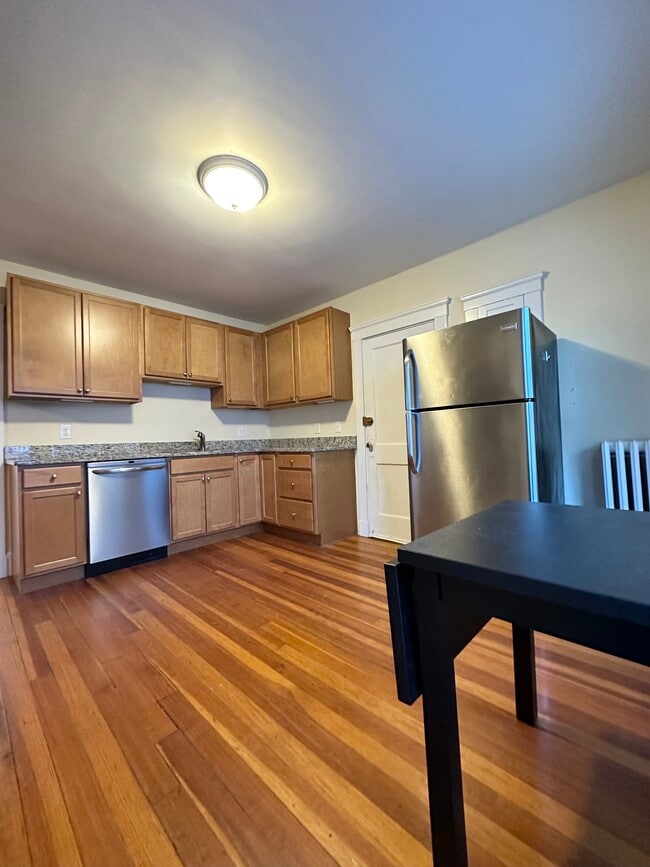 Building Photo - 7 Stedman St Unit 3 Rental
