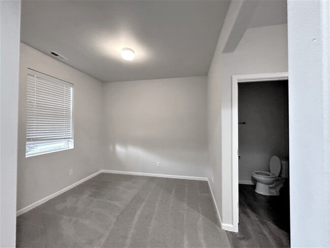 Photo - 8921 170th St NE