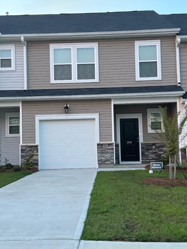 Building Photo - 2041 Dy Lily Dr Rental