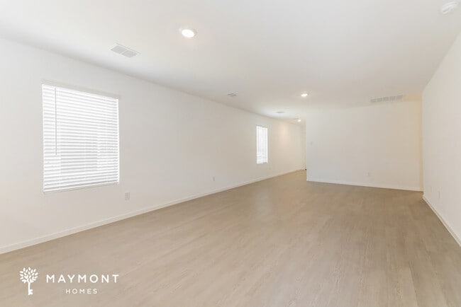 Photo - 812 Dressage Ln