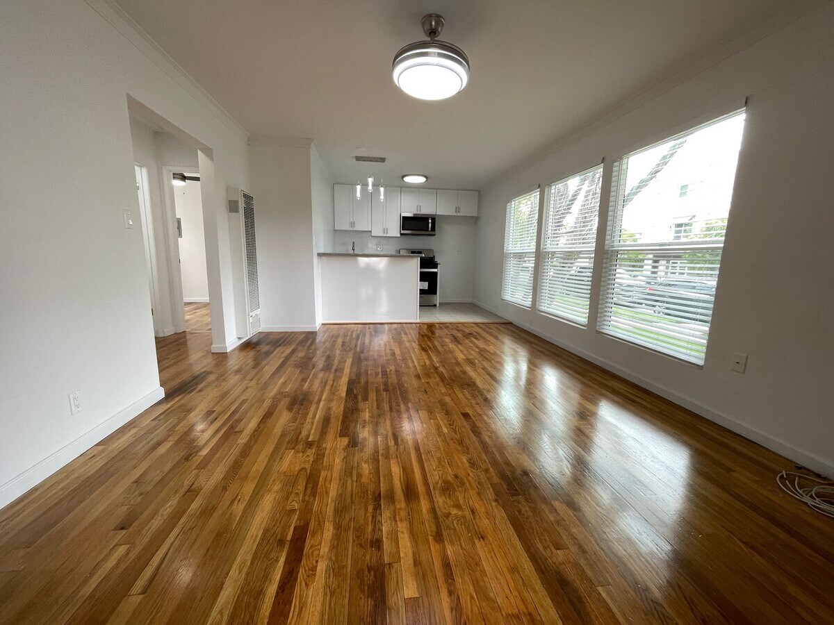 Photo - 5700 Hazeltine Ave