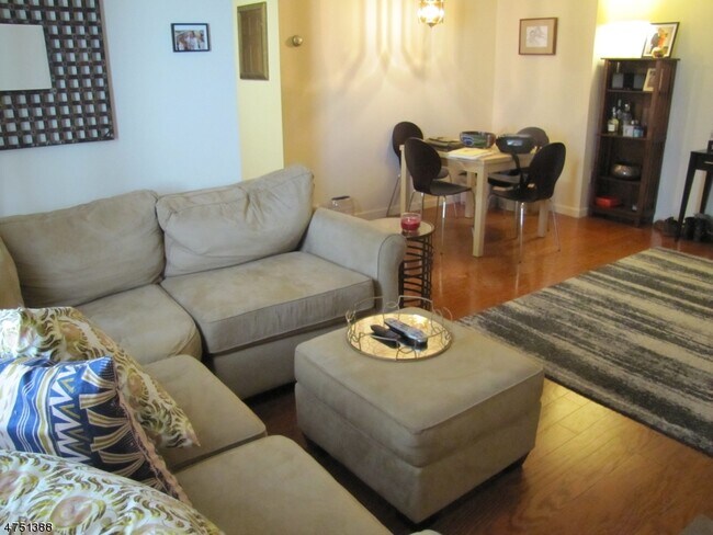 Photo - 4 Macculloch Ave Unit 5