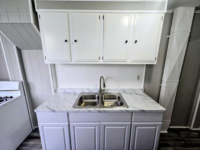 Photo - 325.5 S Lumber St