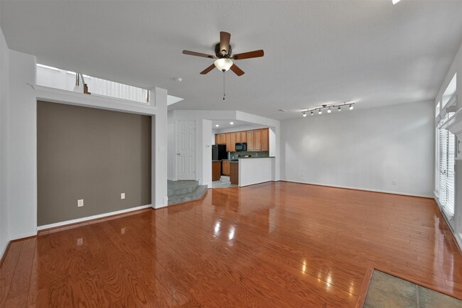 Photo - 115 E Greenhill Terrace Pl