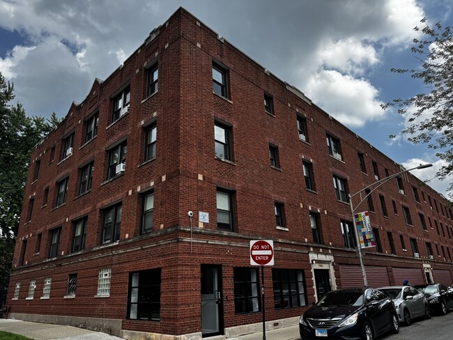 Building Photo - 7027 N Glenwood Ave