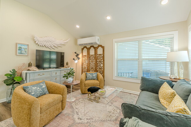 Photo - 910 N Liberty Ave