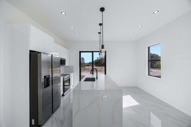 Photo - 1053 Marine Ave S