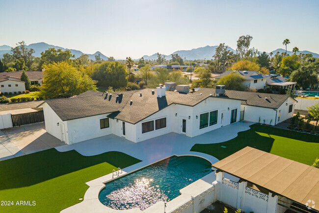 Building Photo - 6302 E Cochise Rd Rental