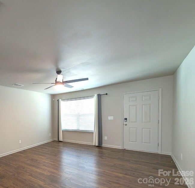 Photo - 2525 Mcintosh St