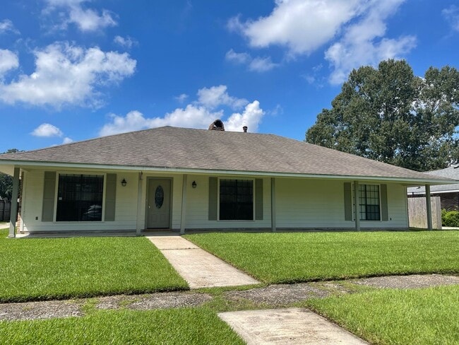 Building Photo - Charming Three Bedroom Home In Shenandoah Neighborhood