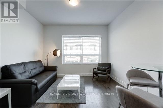 Photo - 683 Danforth Ave