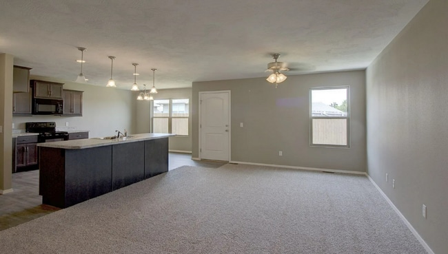 Photo - 4 Bedroom Rental Home in Springfield!