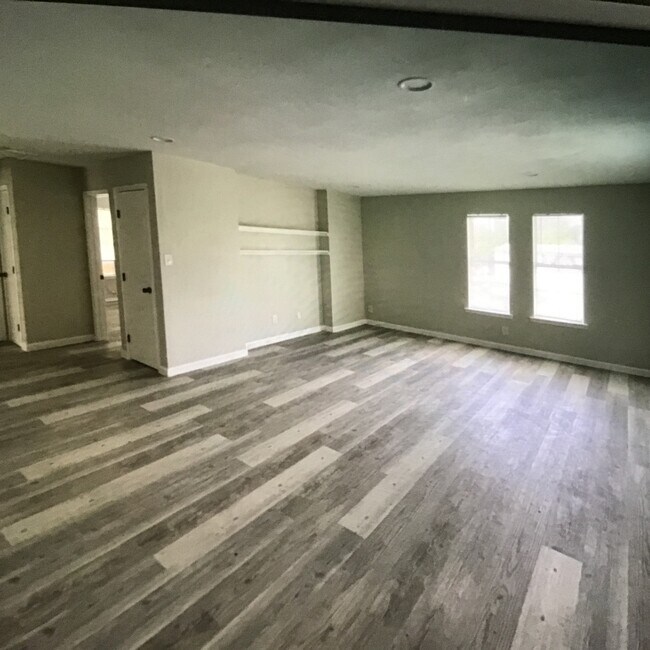 738 NW 36th St