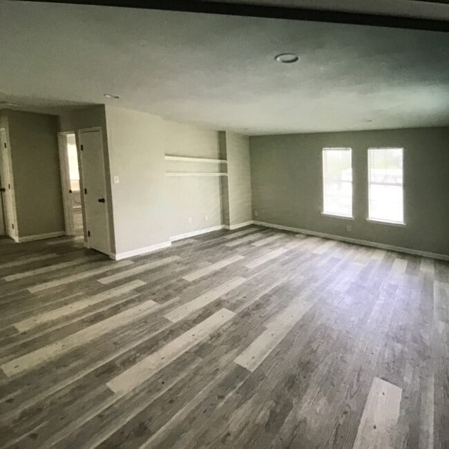 Photo - 738 NW 36th St
