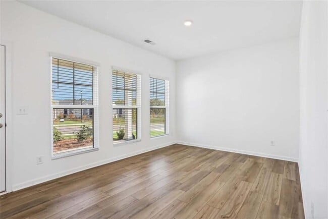 Photo - 2165 Boxwood Cir