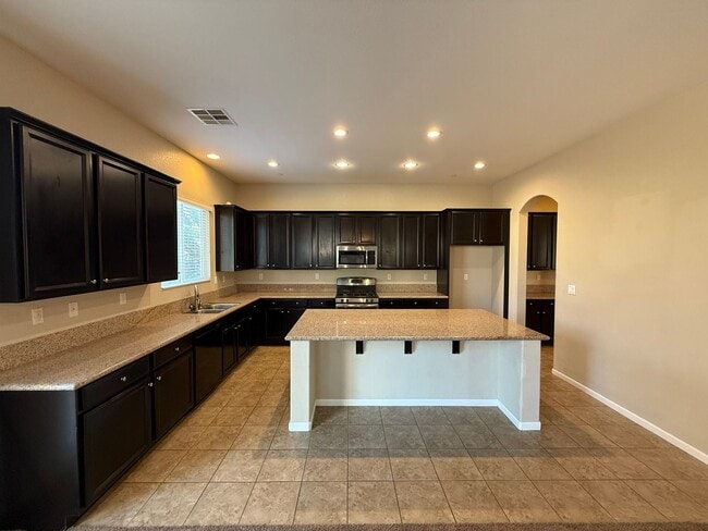 Photo - Beautiful 2014 Built Home - 5 bed 4 bath i...