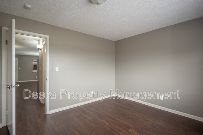 Photo - 6016 Leavenworth Rd