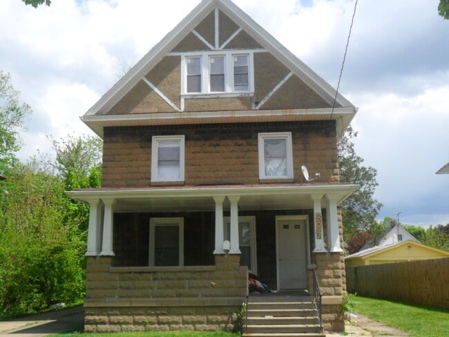 Building Photo - 887 N Howard St Rental