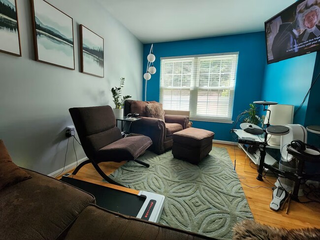 3922 Marquis Pl Unidad Upstairs and Main Floor - Furnished + Office