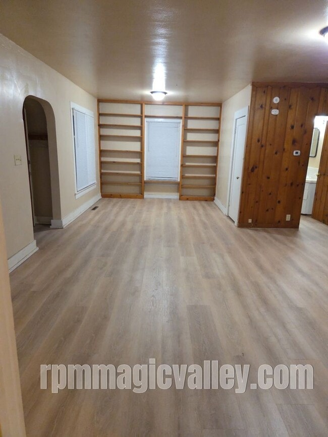 Photo - 216 E Ave A