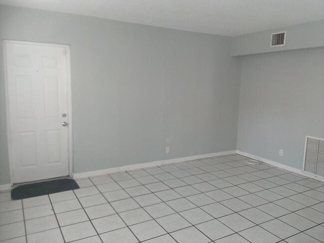 Front entrance - 1225 SW 4th Ct Unit C