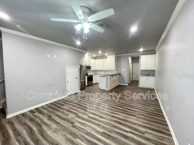 Photo - 706 S Main St