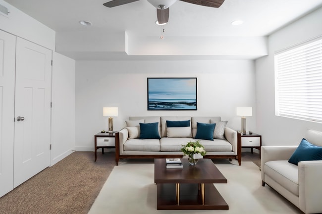 Building Photo - *The Lochs in Vineyard