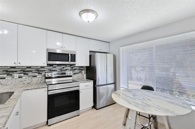 Photo - 4905 Silver Oaks Village Unit GE