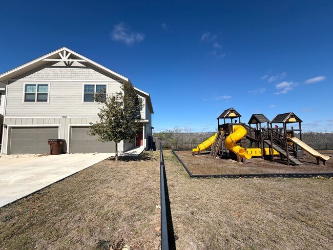 Photo - 3 bed 2.5 bath Duplex in a gated community