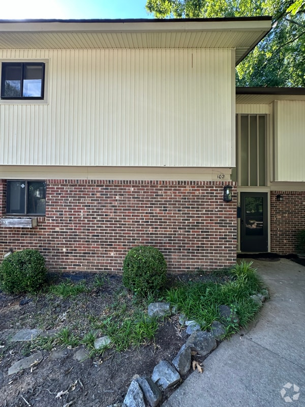 Building Photo - 102 Briarview Cir Rental
