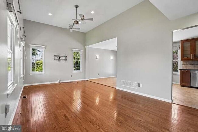 Photo - 247 Winchester Dr