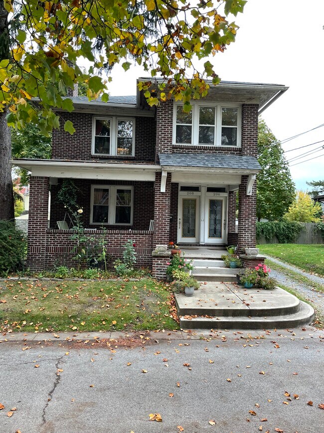 Building Photo - 208 Orchard Pl