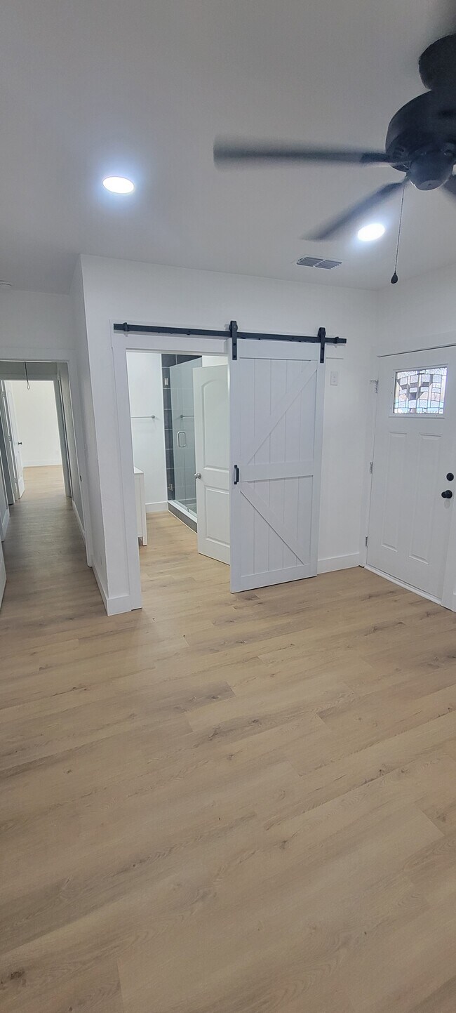 Photo - 308 W Pine St