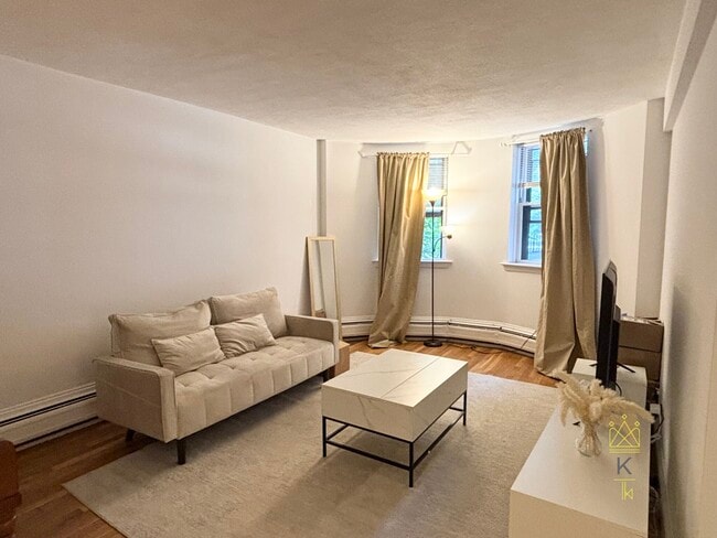 Building Photo - 1819 Beacon St Rental