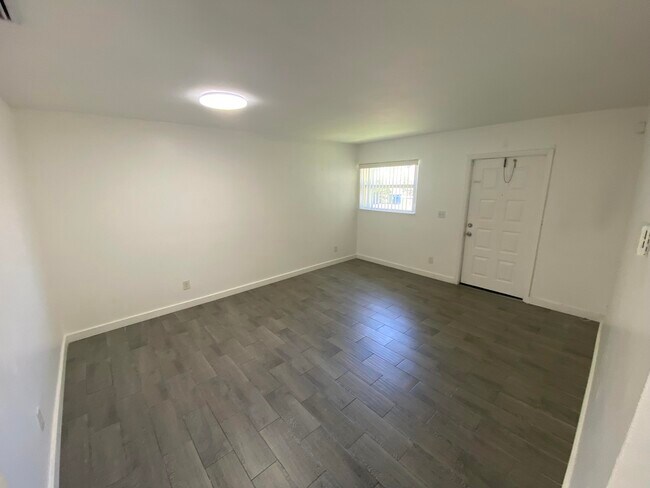 Photo - 850 SW 9th Ave Unidad 1-4,# C