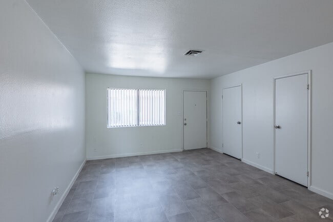 2BR, 1BA - 825SF - Living Room