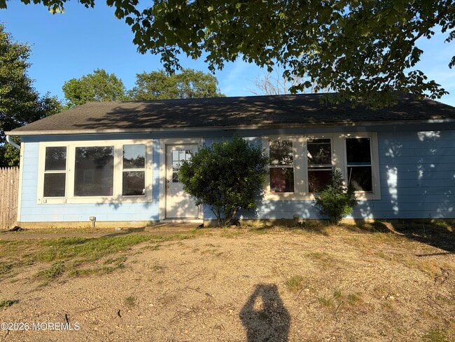 Building Photo - 165 Village Dr
