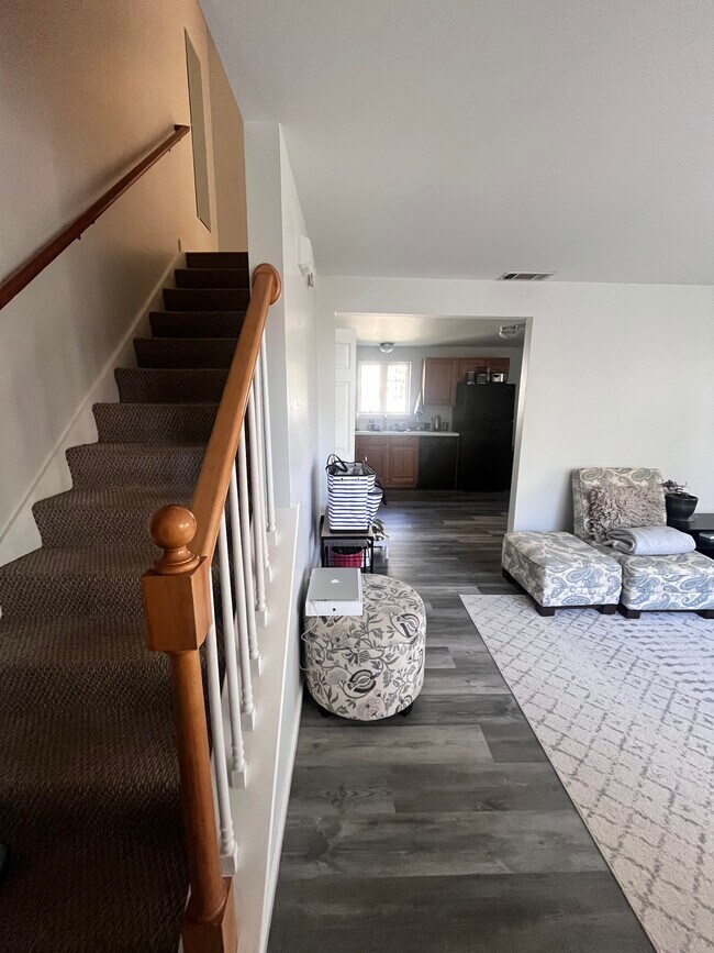 Building Photo - 51 Mitton St